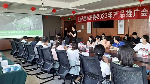 施耐德电气在十八款禁用看尿口入口举办产品推广会