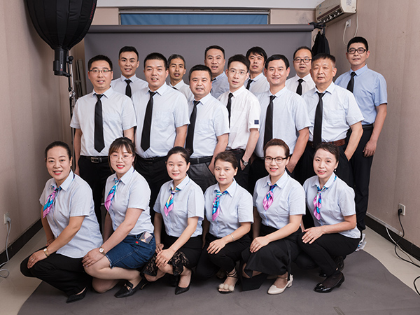 十八款禁用看尿口入口管理层团队