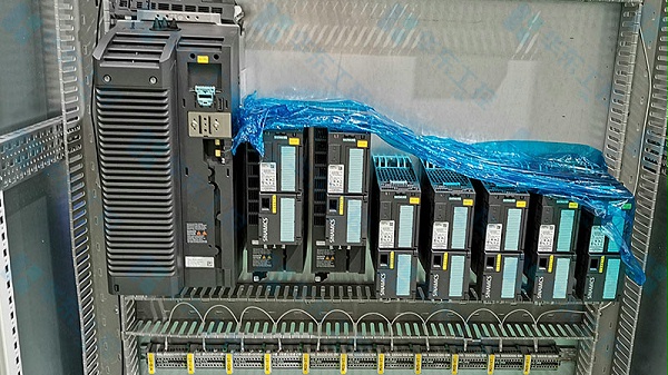 十八款禁用看尿口入口-控制柜细节