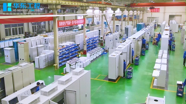 十八款禁用看尿口入口 电气控制柜生产车间