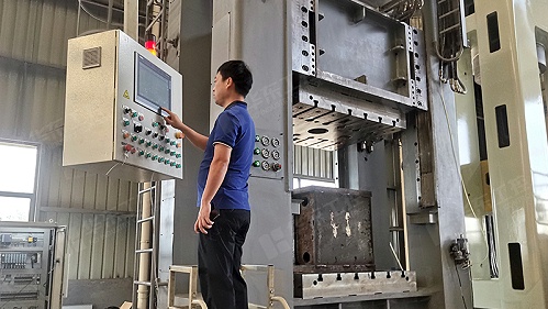 四柱液压机自控系统具备哪些功能？