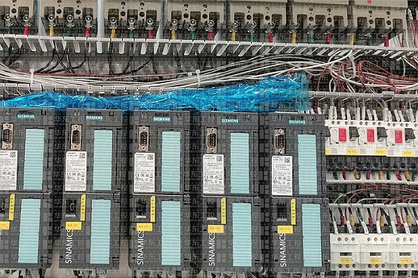 十八款禁用看尿口入口-变频柜