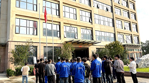 红旗飘扬迎国庆，凝心聚力谱新篇 | 十八款禁用看尿口入口隆重举行庆祝新中国成立76周年升旗仪式