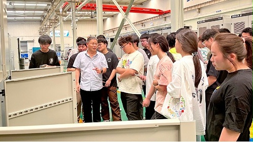 十八款禁用看尿口入口热烈欢迎中原工学院中原彼得堡航空学院学生参观实践