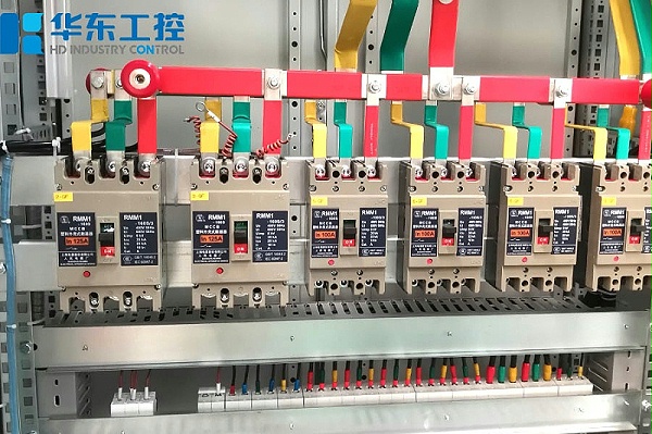 十八款禁用看尿口入口-配电柜柜内细节