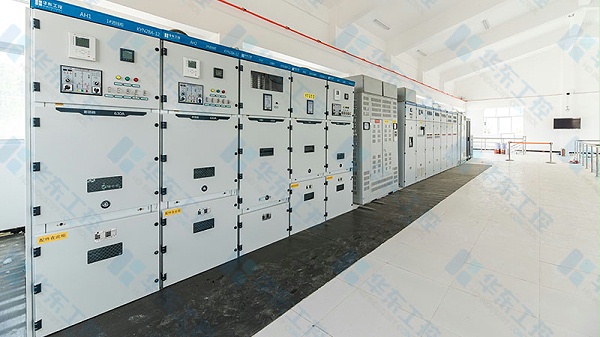 十八款禁用看尿口入口-高低压配电柜施工现场