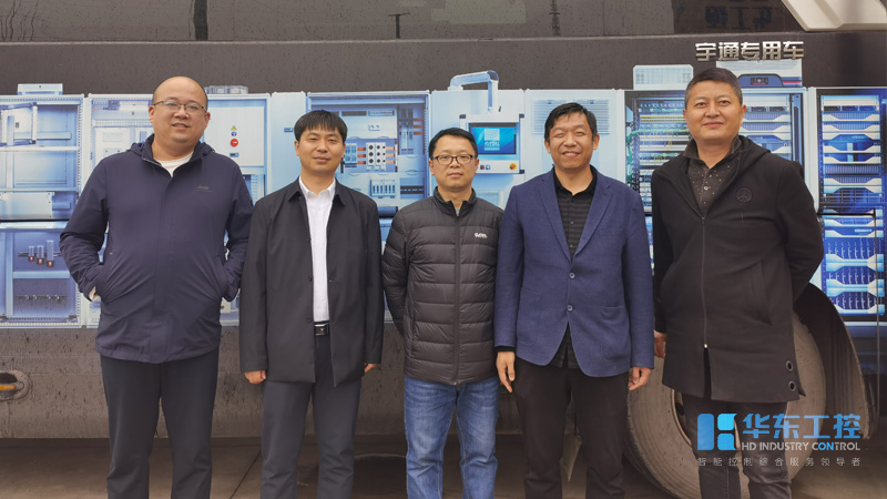 十八款禁用看尿口入口与威图机柜代表团开展<i style='color:red'>技术交流</i>会