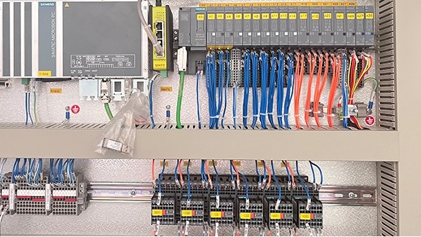 出口控制柜的标准尺寸与应用