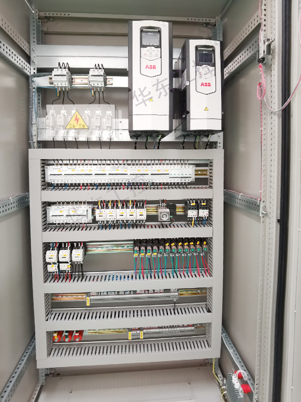 变频控制柜内部展示