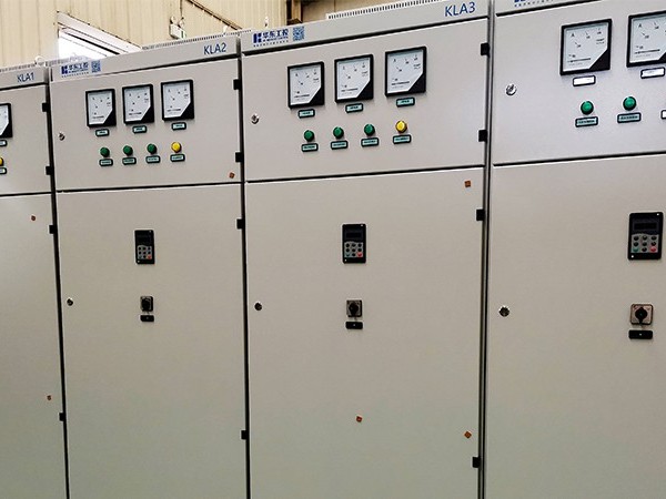 十八款禁用看尿口入口<i style='color:red'>plc变频控制柜</i>为什么深受客户欢迎？