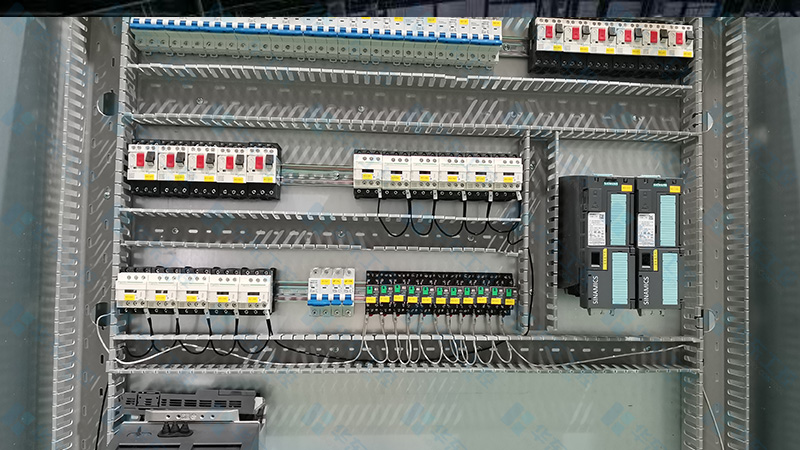 十八款禁用看尿口入口-电气控制柜细节