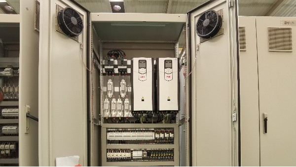 变频控制柜赋能多领域高效运行的智能解决方案